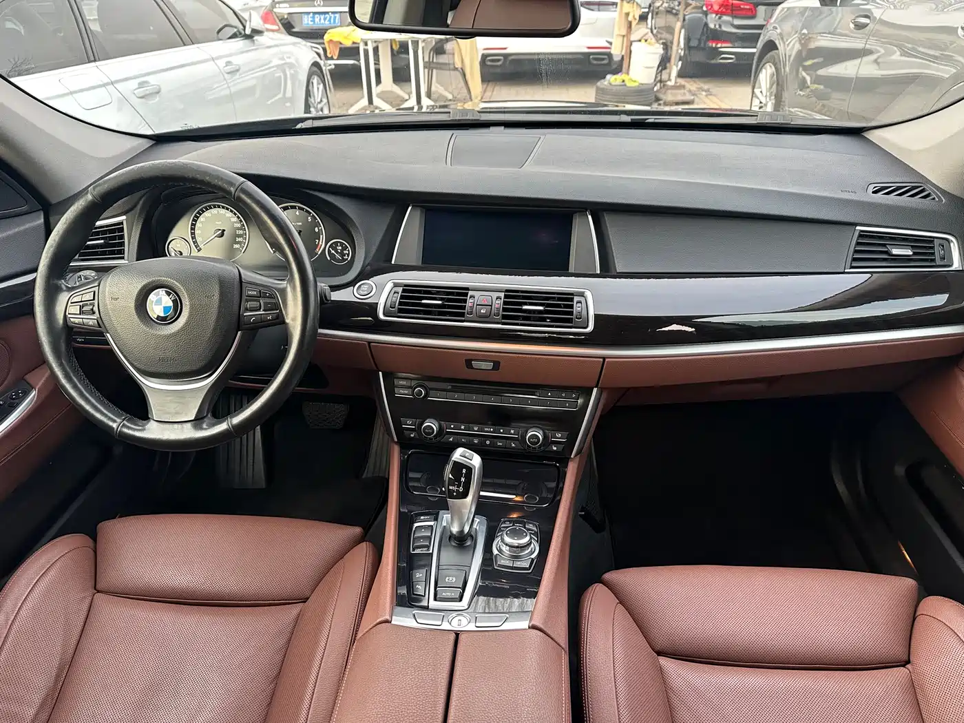 BMW 5 Series GT 2011 535i xDrive Luxury Model фото 10