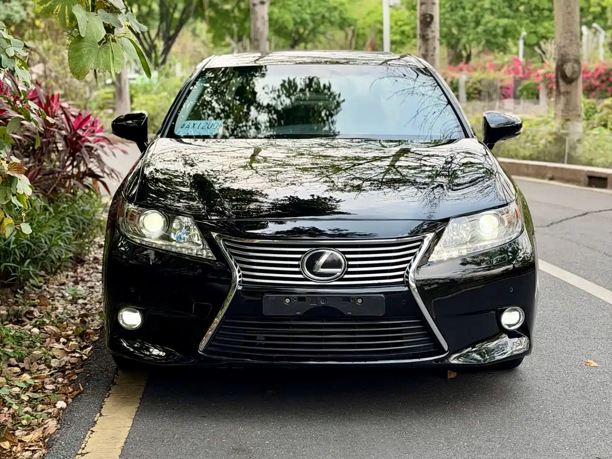 Lexus ES 2013 350 Elegance Edition фото 5