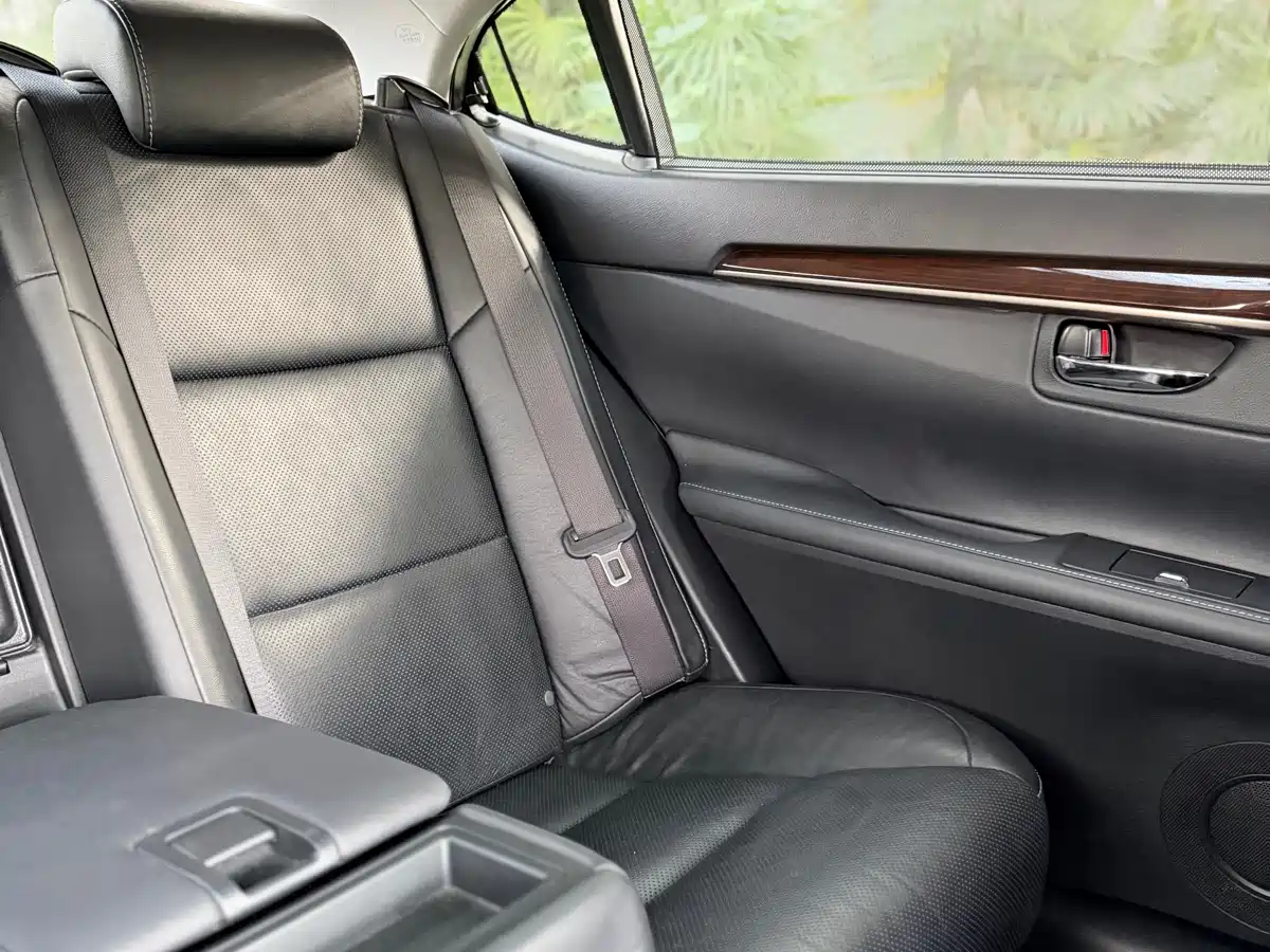 Lexus ES 2013 350 Elegance Edition фото 20