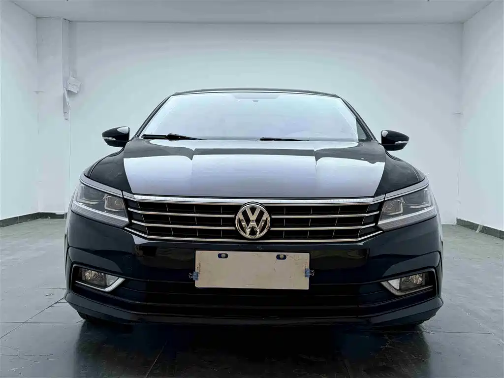 Volkswagen Passat 2017 330TSI DSG Prestige фото 2