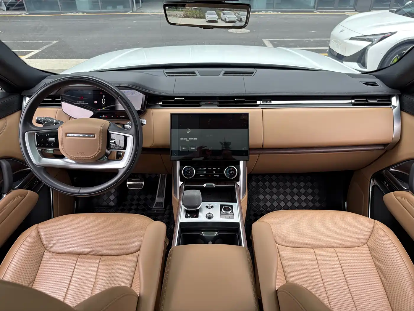Land Rover Range Rover 2023 3.0 L6 400PS Golden Age 7-Seater Long Wheelbase фото 10