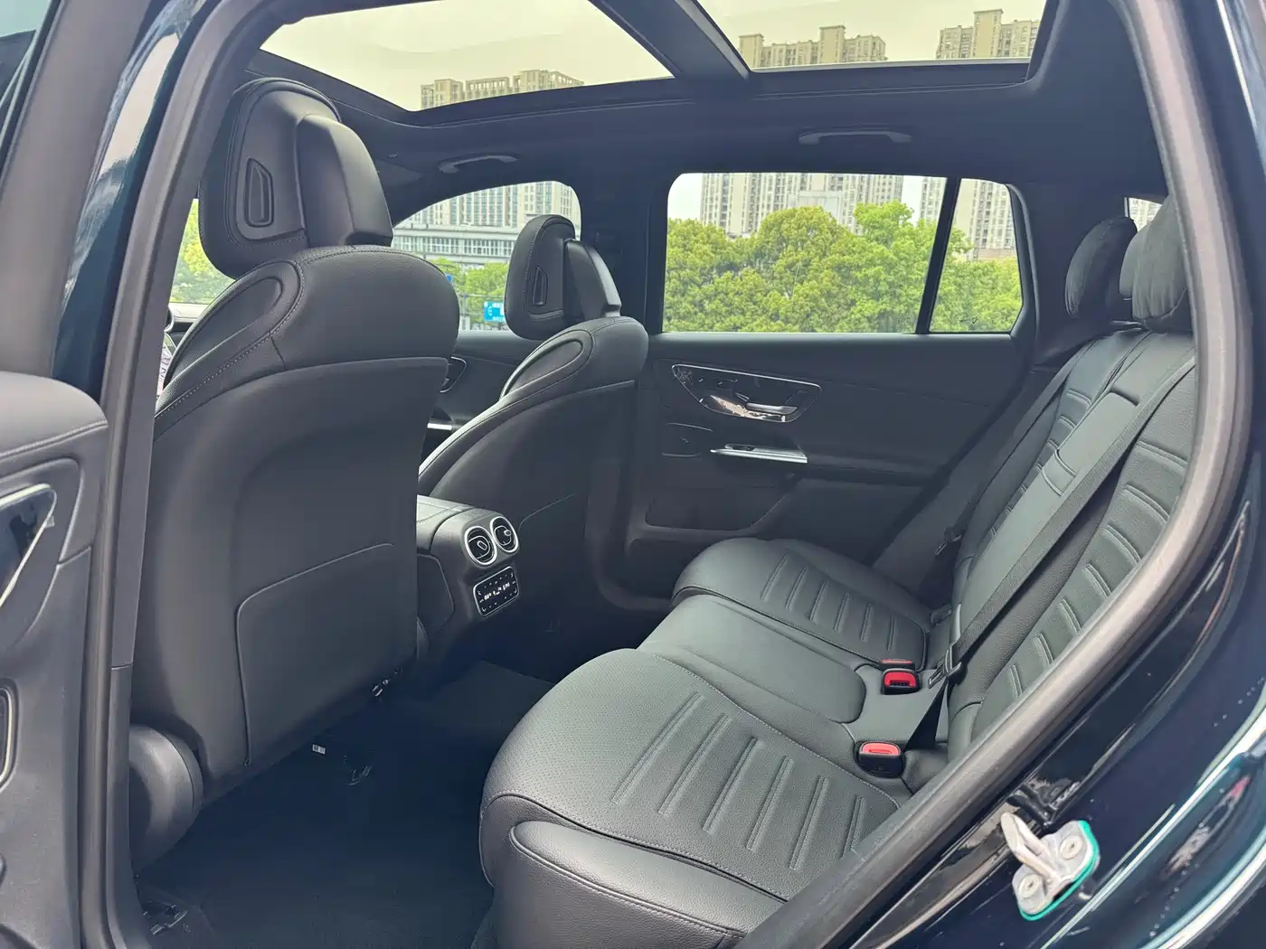 Mercedes-Benz GLC 2023 GLC 260 L 4MATIC Sport 5-seater фото 5