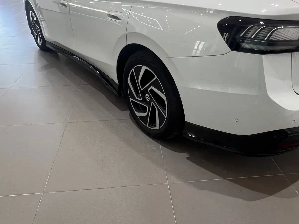 VOLKSWAGEN ID.7 VIZZION