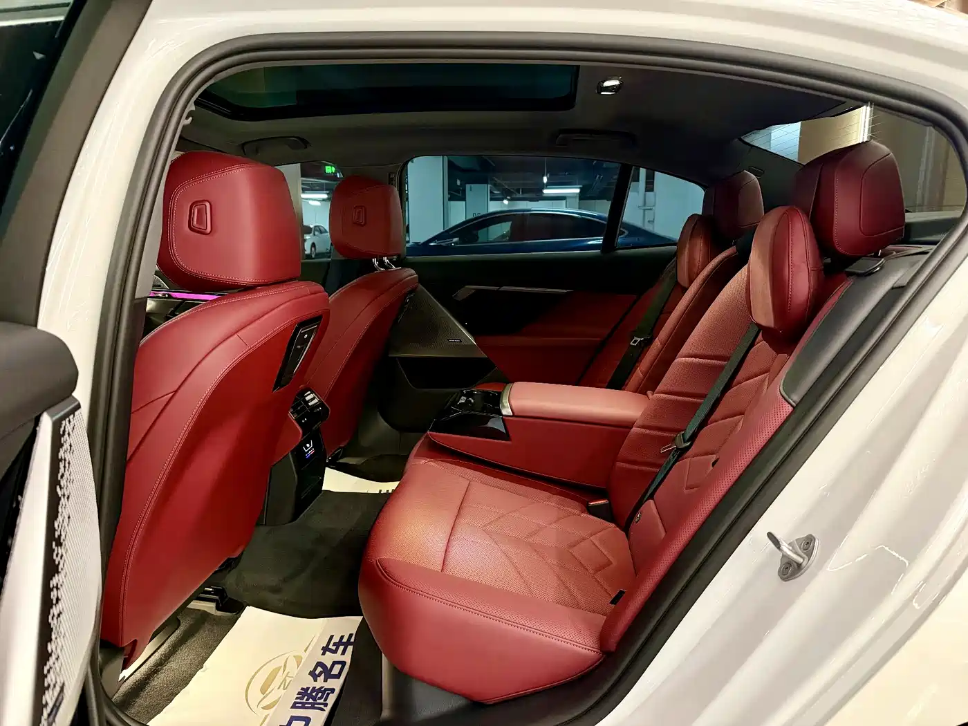 BMW 5 Series 2025 530Li Leading M Sport Package фото 13