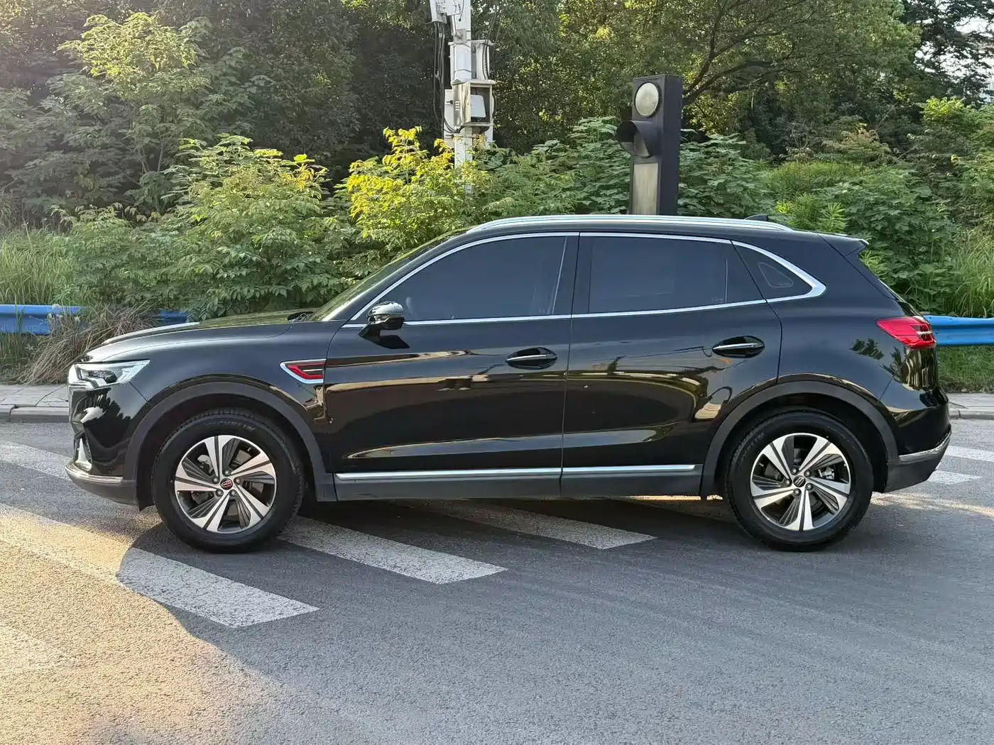 Photo 3 - Hongqi HS5