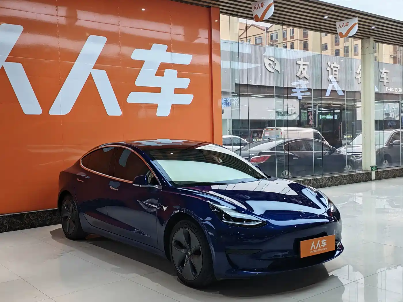 Фото 3 - Tesla Model 3