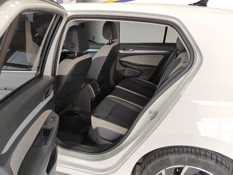 Volkswagen Golf 2023 Facelift 280TSI DSG Pro фото 11
