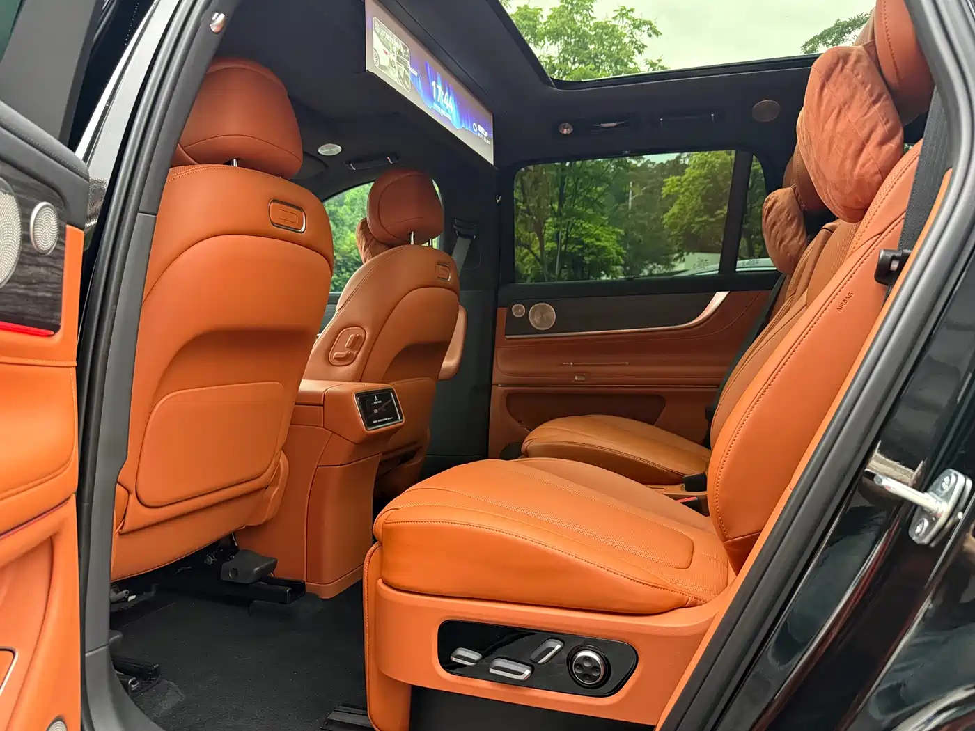 AITO Wenjie AITO M9 2026 Extended Range Ultra Edition 52kWh 6-seater фото 12