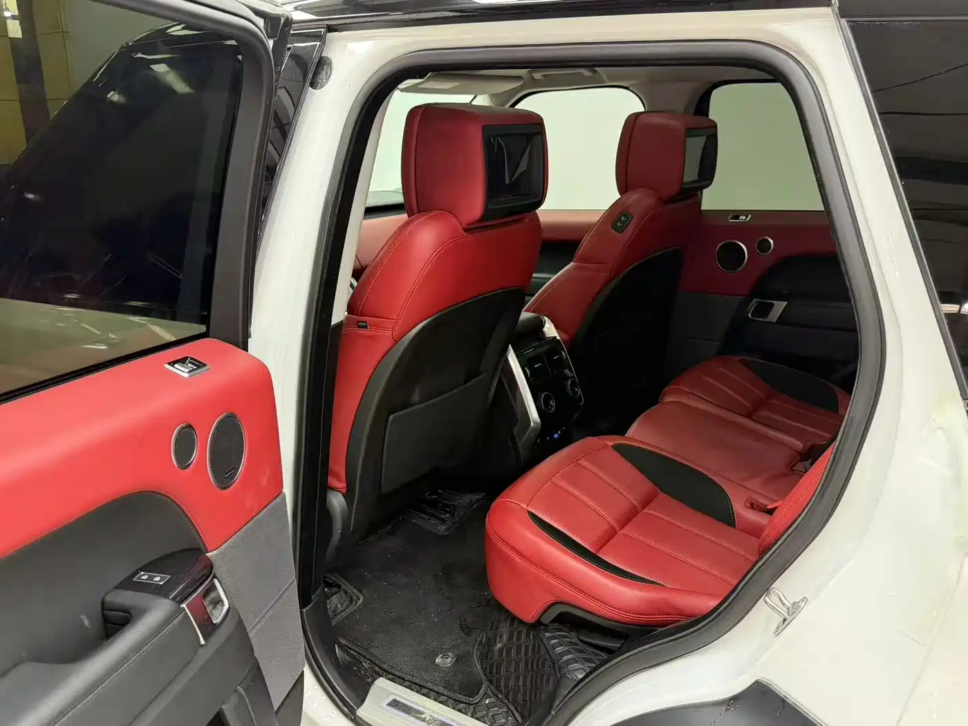 Land Rover Range Rover Sport 2022 3.0 L6 Gloss Black Edition фото 6