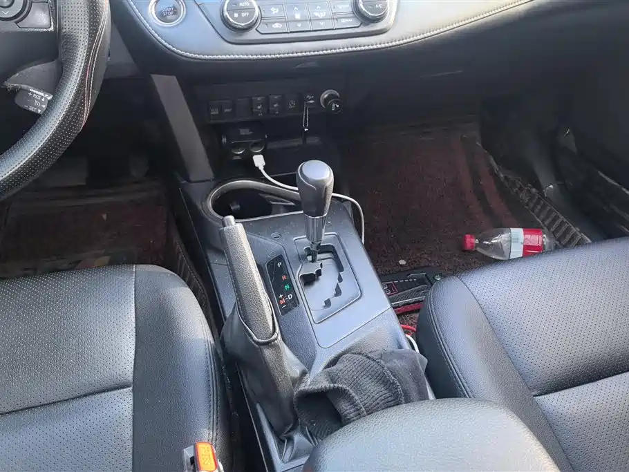 Toyota RAV4 Rongfang 2019 2.0L CVT 2WD Trend X Limited Edition China V фото 16