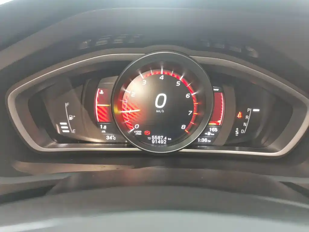 Фото 12 - Volvo V40