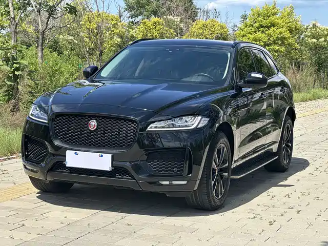 Jaguar F-PACE 2019 2.0T 4WD Urban Premium Edition — фото 1