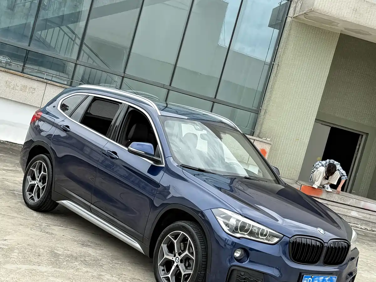 BMW X1 2018 sDrive18Li Premium Model фото 3