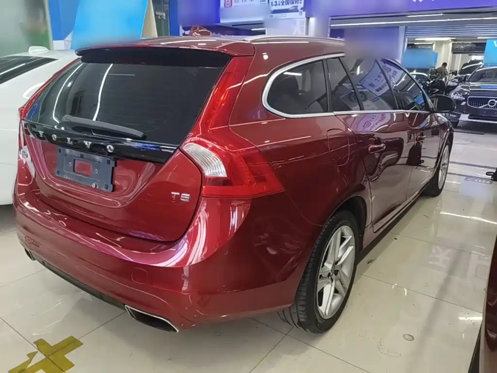Фото 7 - Volvo V60