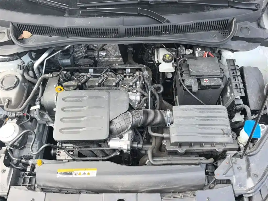 Volkswagen Lavida 2023 XRUI 1.5L Manual New Comfort Edition фото 17