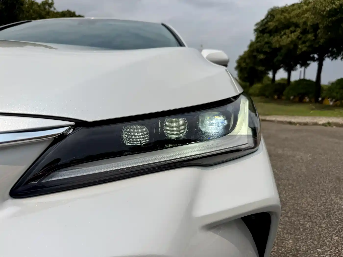 Toyota Avalon 2022 Hybrid 2.5L Luxury Edition фото 6