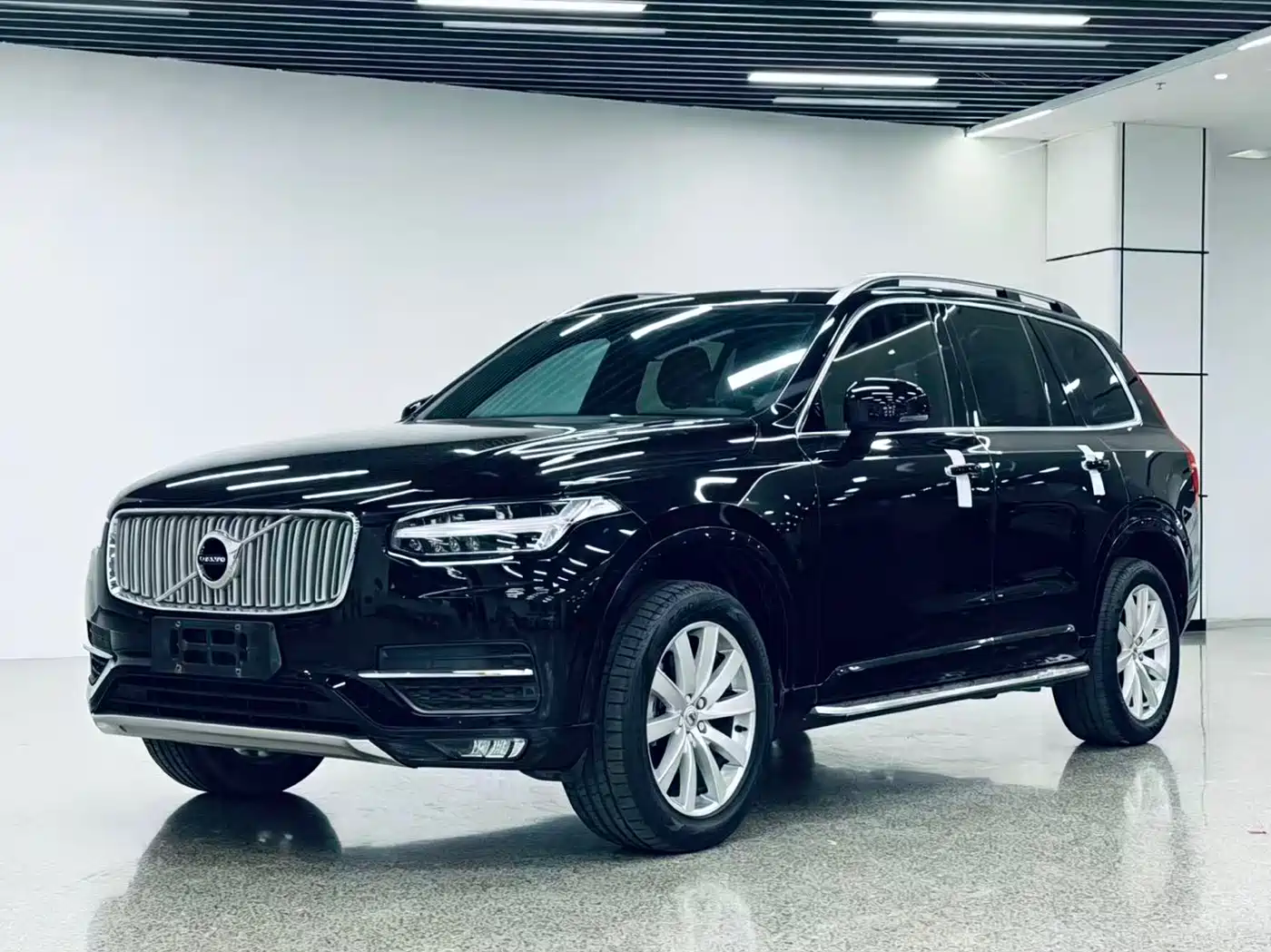 Фото 1 - Volvo XC90