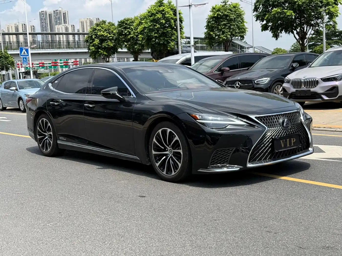 Фото 3 - Lexus LS