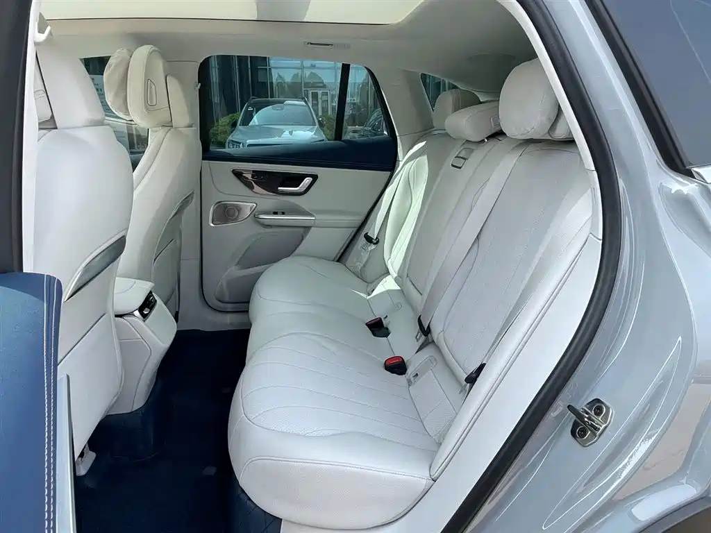 MERCEDES-BENZ EQE SUV