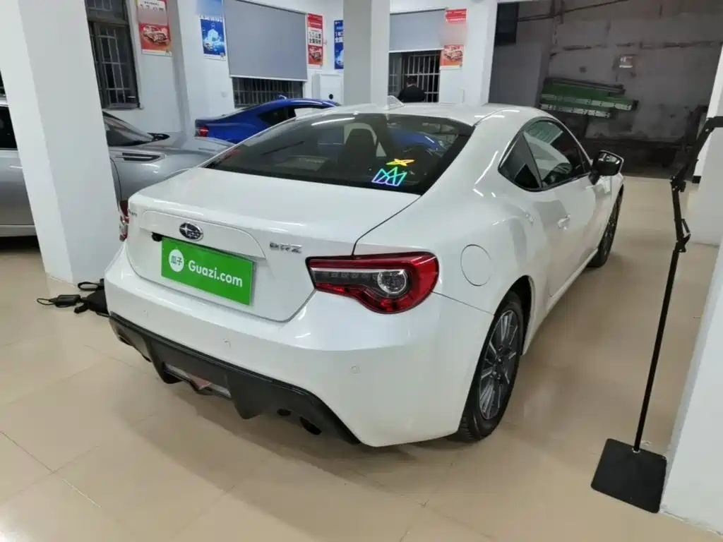 Фото 7 - Subaru BRZ