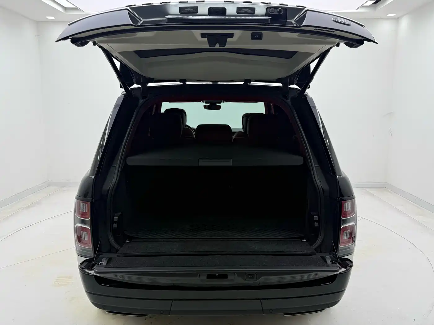 Land Rover Range Rover 2021 3.0 L6 Golden Age Edition фото 22
