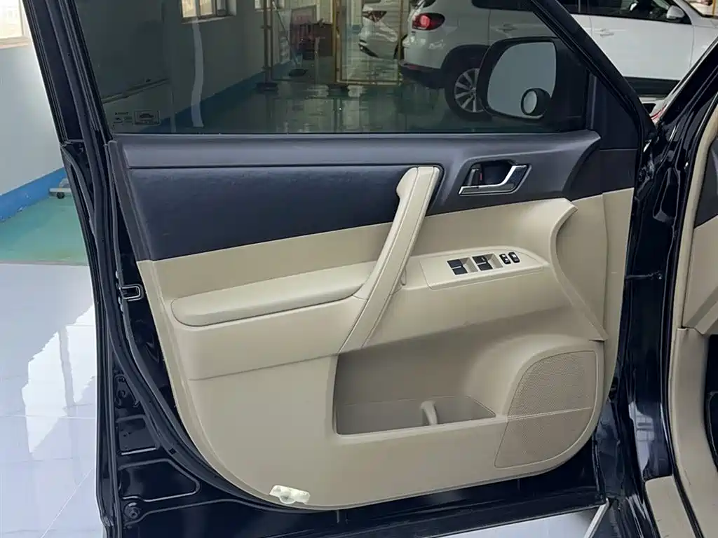 Toyota Highlander 2012 2.7L 2WD 7-Seat Elite фото 12