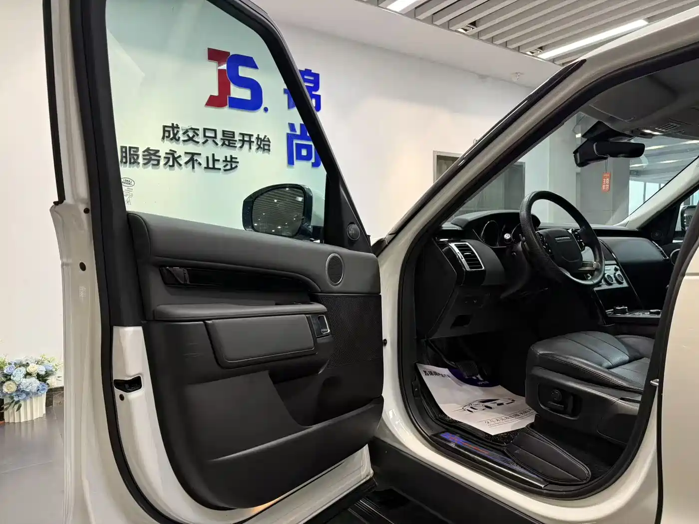 Land Rover Discovery 2019 3.0 SC V6 SE фото 36