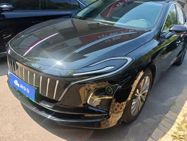 Hongqi E-QM5 2024