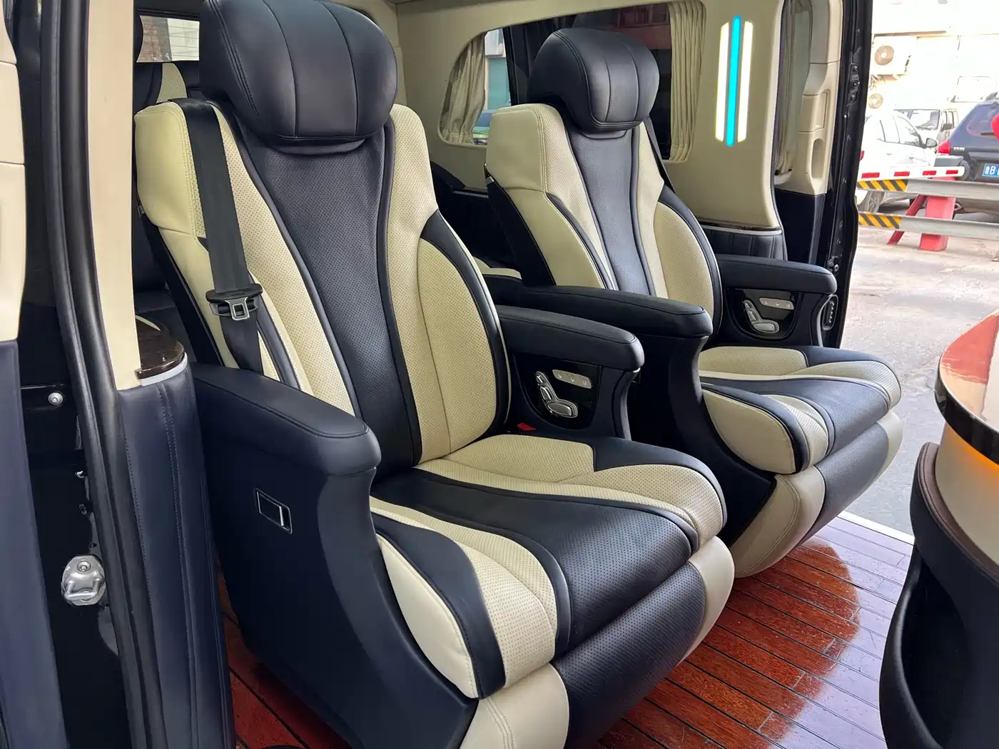 Mercedes-Benz Vito 2018 2.0T Elite Edition 7-Seater China V фото 7