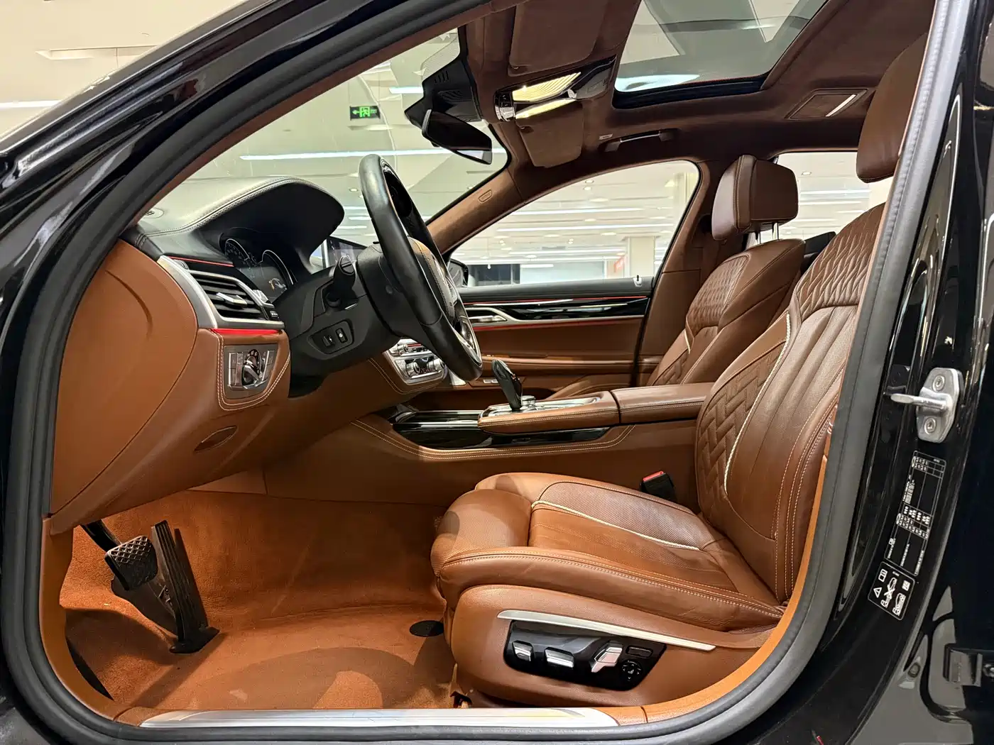 BMW 7 Series 2017 750Li xDrive Customized Edition (4-Seater) фото 6