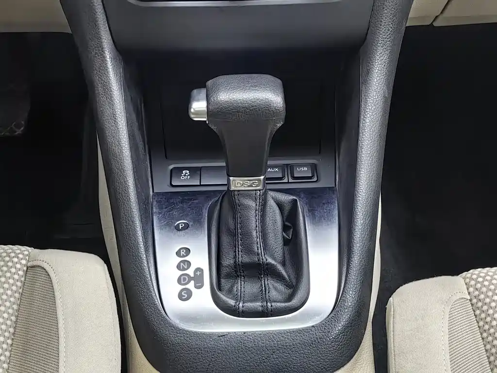 Volkswagen Golf 2010 2011 Model 1.6 Automatic Comfort