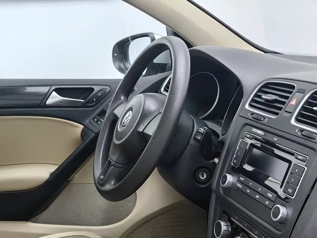Volkswagen Golf 2010 2011 Model 1.6 Automatic Comfort