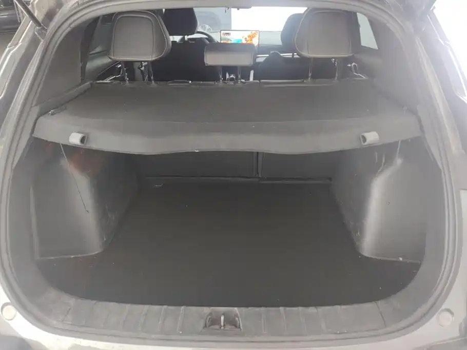 Фото 4 - Geely Binyue