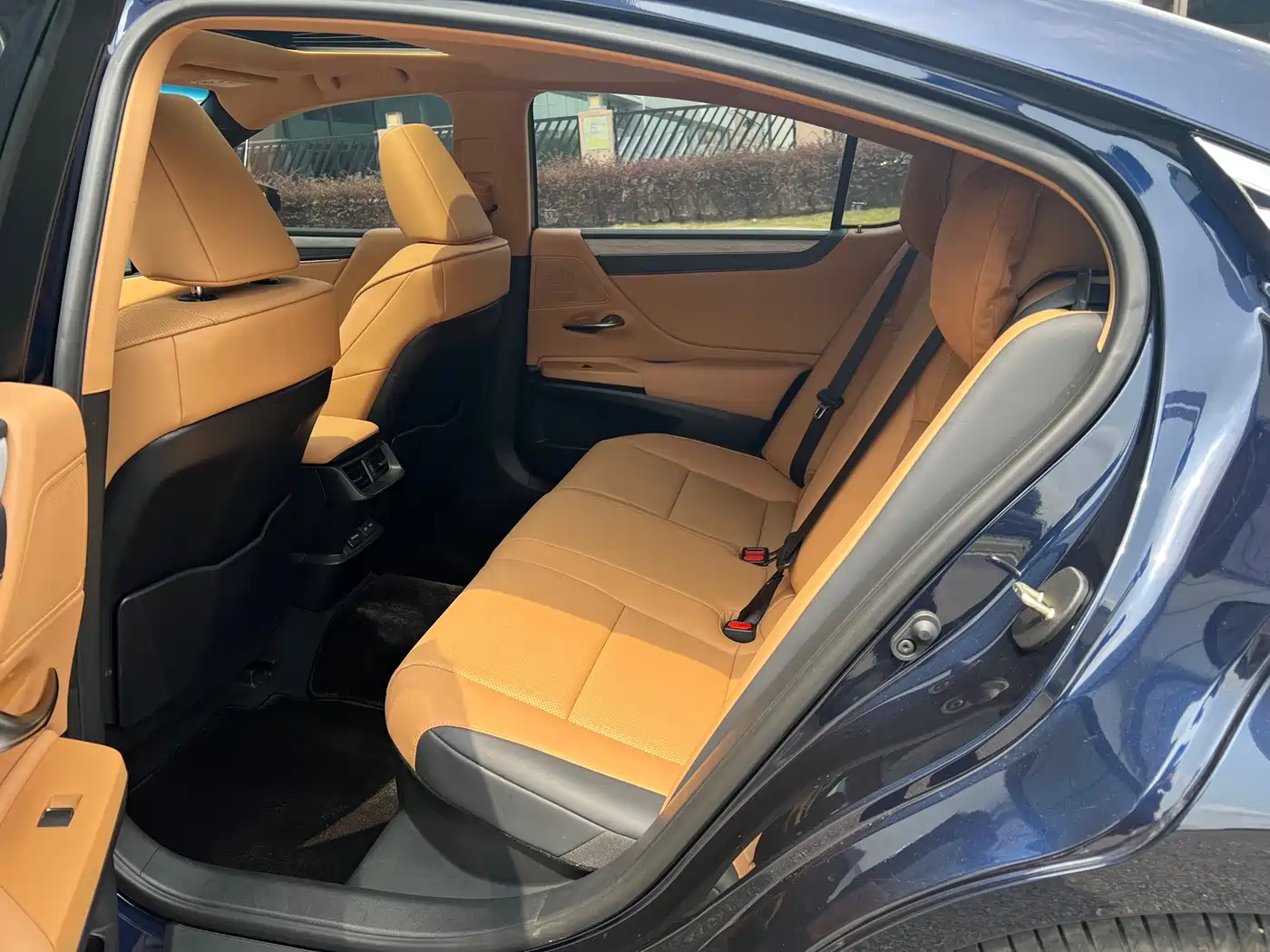 Lexus ES 2025 300h Ultimate Edition фото 10