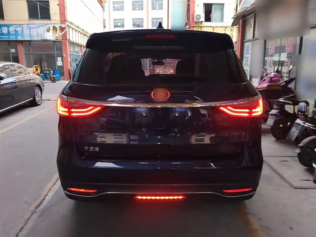 BYD Song MAX 2018 1.5T Auto Smart Connected Elite 6-Seater фото 6