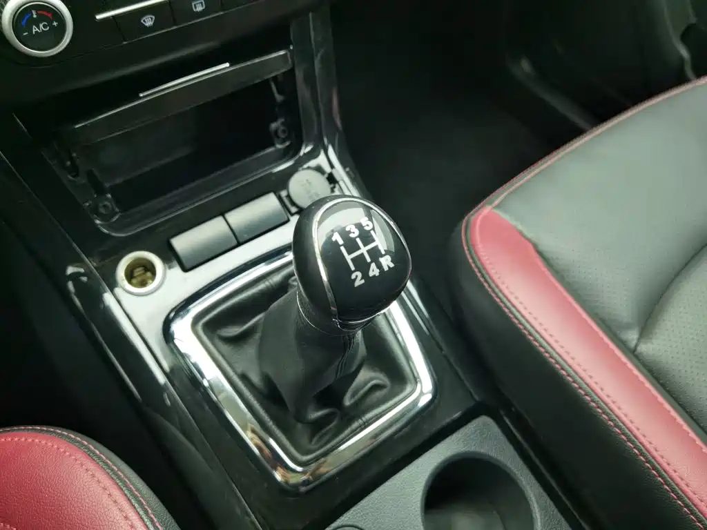 BAIC Huansu S3 2015 2015 1.5L Luxury (China V)