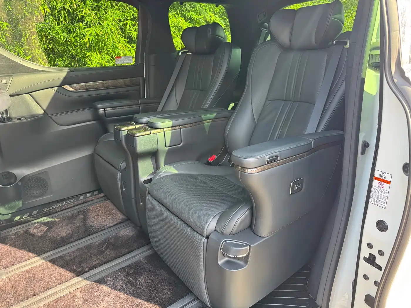 Toyota Alphard 2019 Hybrid 2.5L Premium Edition фото 5