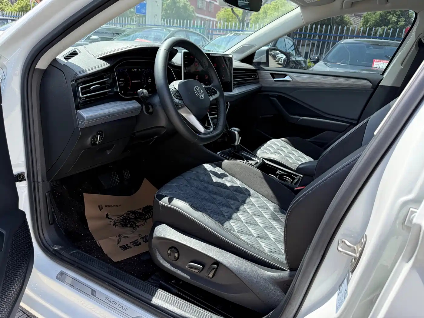 Volkswagen Sagitar 2023 300TSI DSG Excellence Edition фото 9