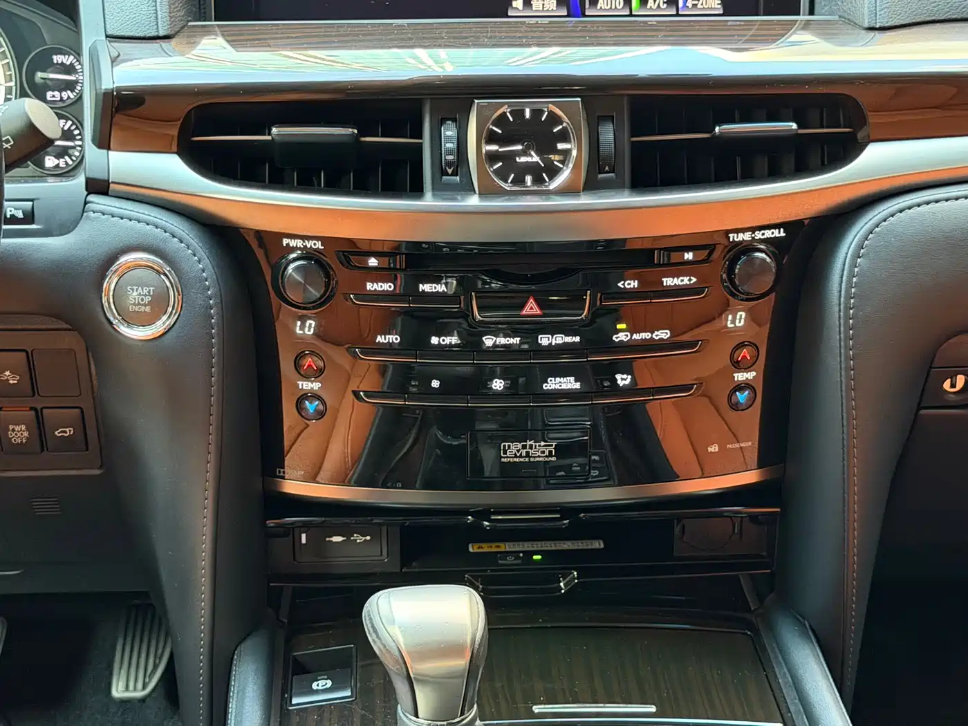 Фото 11 - Lexus LX