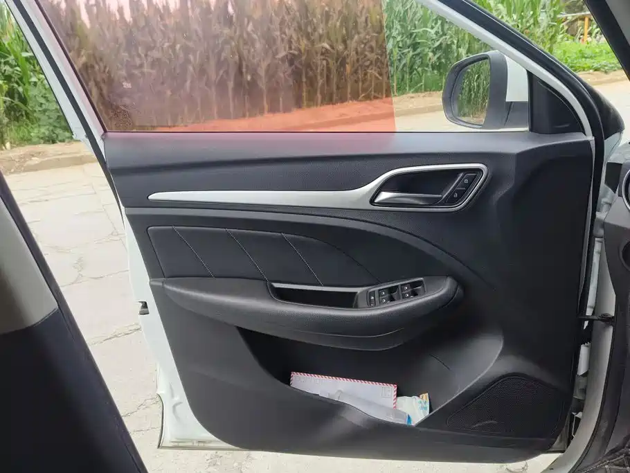 MG ZS 2017 2017 1.5L Auto Premium Internet Edition