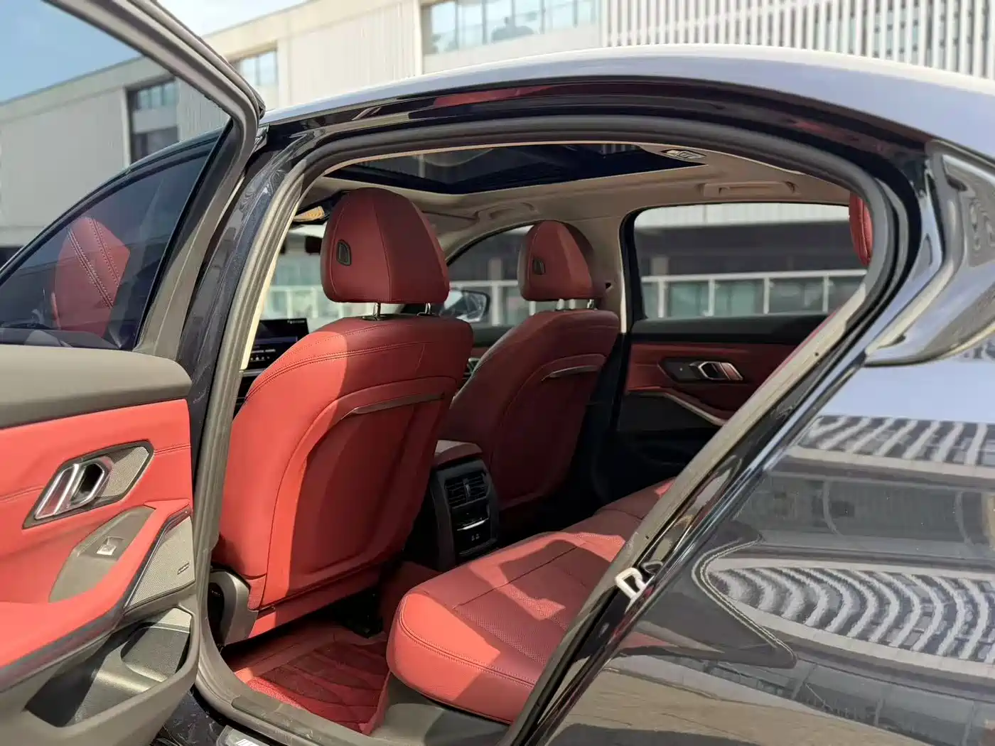 BMW 3 Series 2025 330Li M Sport Night Edition фото 5