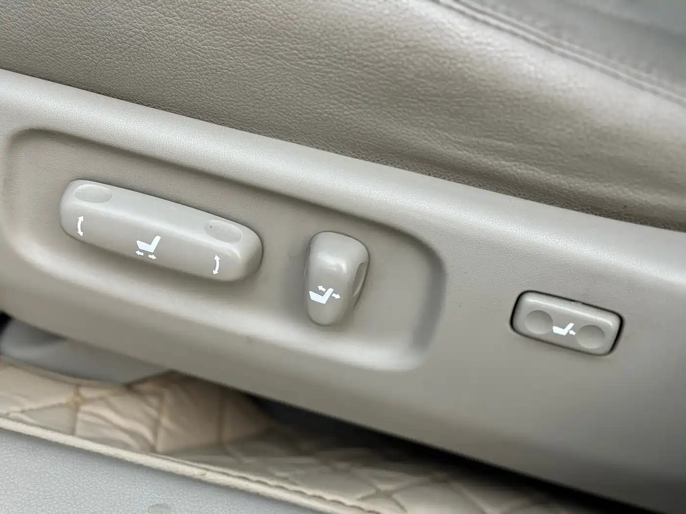 Toyota Camry 2011 240G Classic Anniversary Edition фото 16