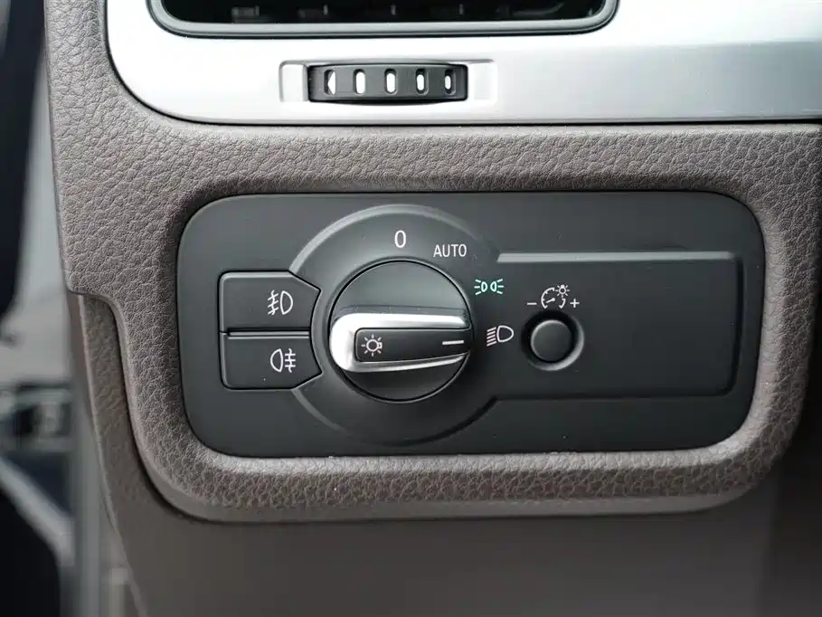 Volkswagen Touareg 2011 3.0TSI Comfort фото 8