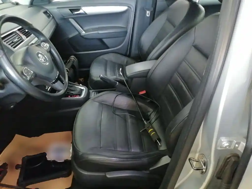 Volkswagen Lavida 2013 Facelift 1.6L Automatic Luxury фото 15