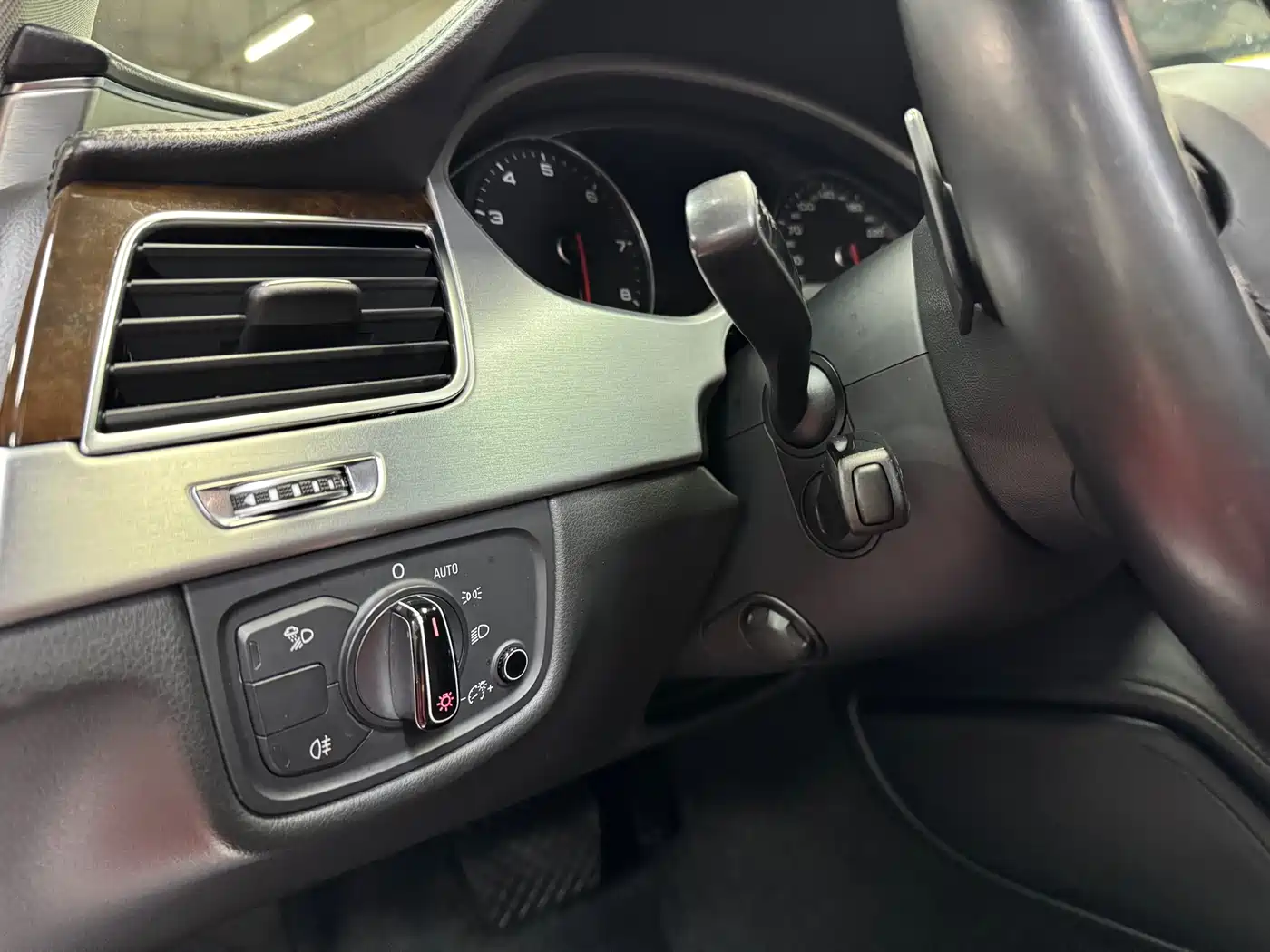 Audi A8 2014 A8L 45 TFSI quattro Luxury фото 16