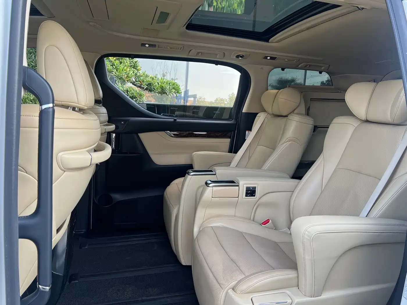 Toyota Alphard 2018 Facelift 3.5L Luxury Edition фото 3