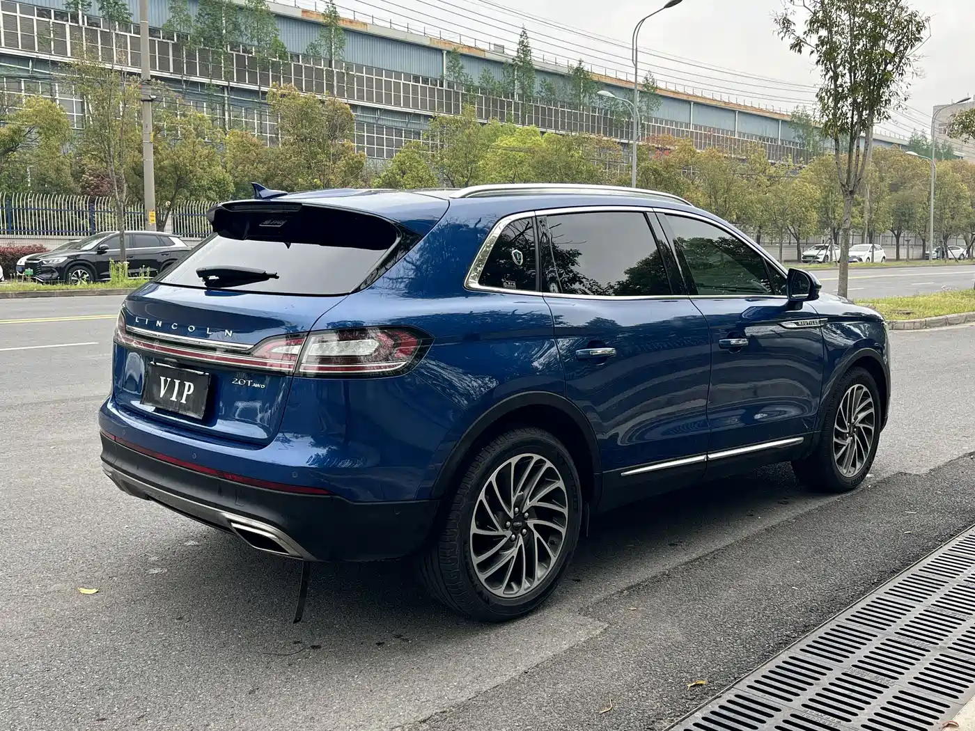 LINCOLN NAVIGATOR (IMPORT)