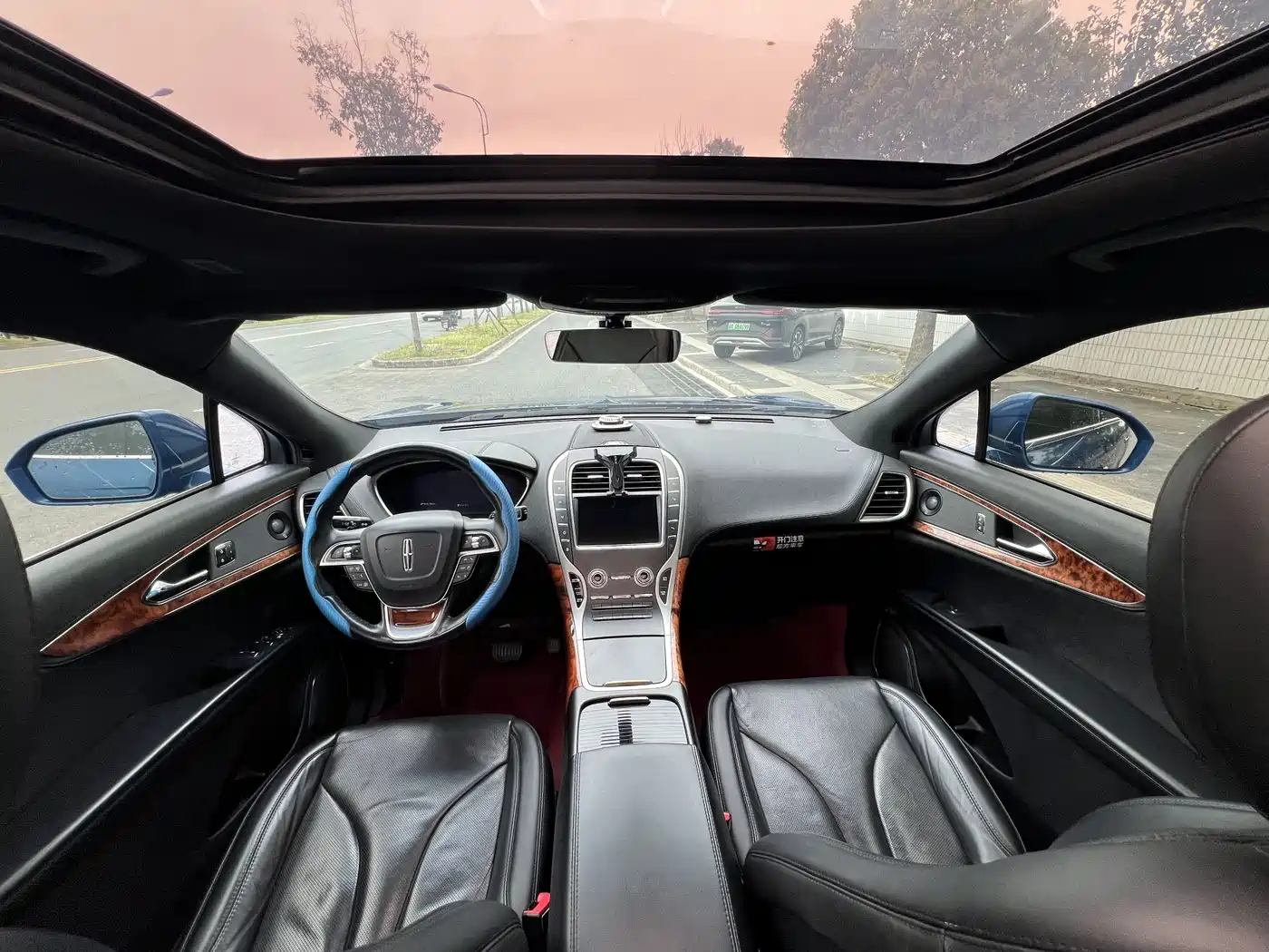 LINCOLN NAVIGATOR (IMPORT)