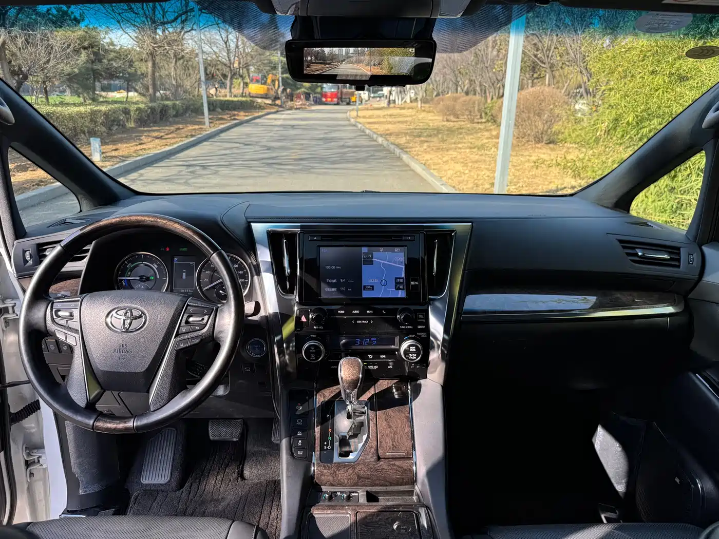 Toyota Alphard 2019 Hybrid 2.5L Premium Edition фото 6