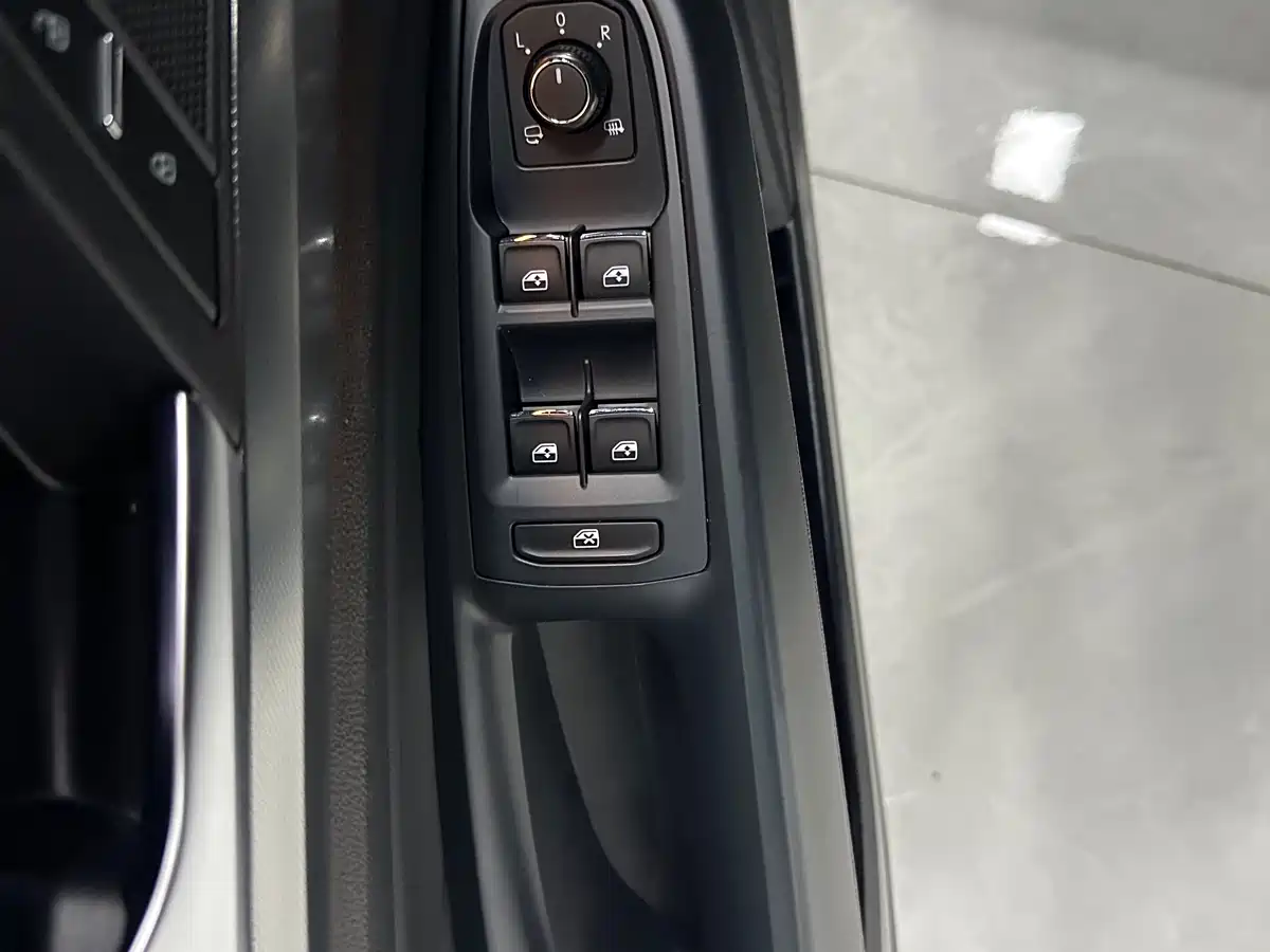 Volkswagen Passat New Energy 2022 430PHEV Hybrid Luxury Edition фото 19
